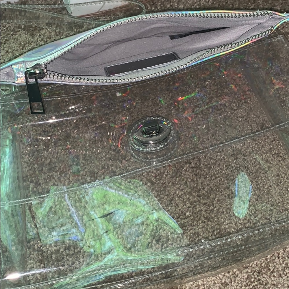 Clear purse! ...With hologram wallet included. - Picture 5 of 6